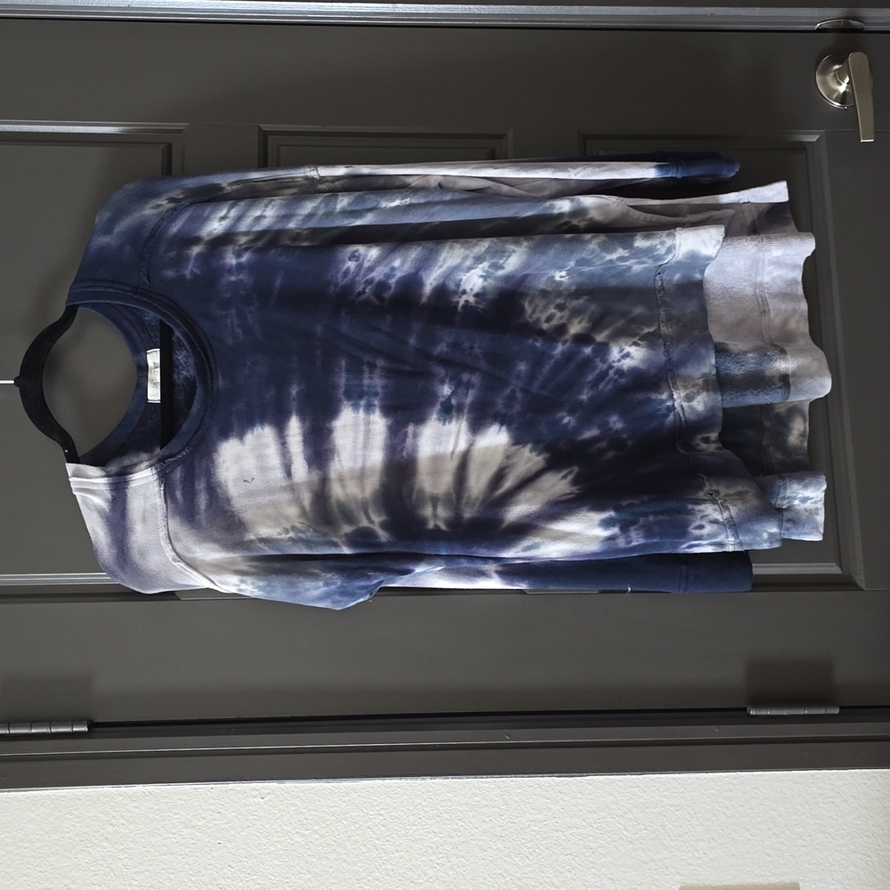 Blue Sky Tie-Dye Long Sleeve Top - Blue and White